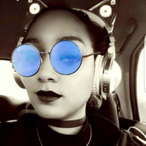 Meet your Posher, Ezmo